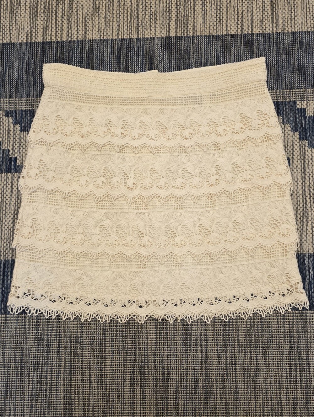 American Eagle Outfitters Cream Lace-Crochet Tiered Mini Skirt SIZE 0